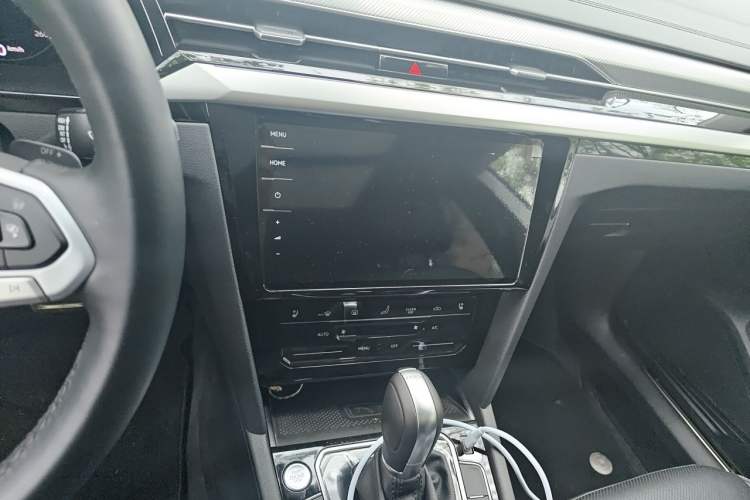 Used Volkswagen FAW-Volkswagen CC 2024 Estate Car 380TSI Hunter's Heart All-Encompassing Edition Audio And AC Panel