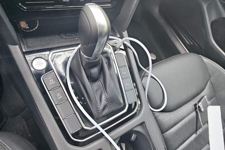 Used Volkswagen FAW-Volkswagen CC 2024 Estate Car 380TSI Hunter's Heart All-Encompassing Edition Gear Lever