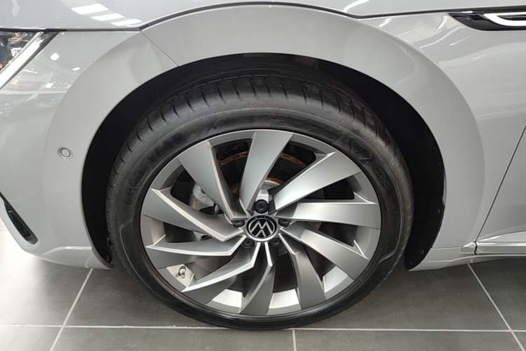 Used Volkswagen FAW-Volkswagen CC 2024 380TSI Striking All-Encompassing Edition Left Front Wheel Hub