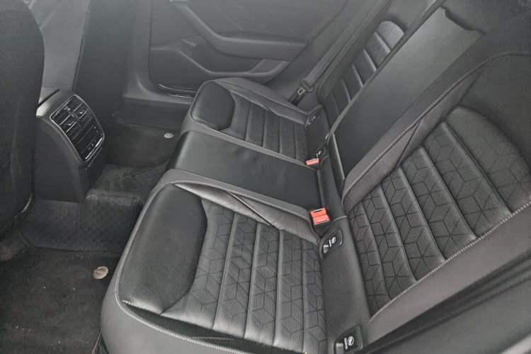 Used Volkswagen FAW-Volkswagen CC 2024 Estate Car 380TSI Hunter's Heart All-Encompassing Edition Left Rear Seat