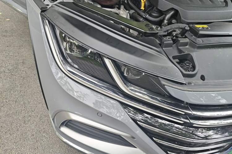 Used Volkswagen FAW-Volkswagen CC 2024 Estate Car 380TSI Hunter's Heart All-Encompassing Edition Right Front Headlight