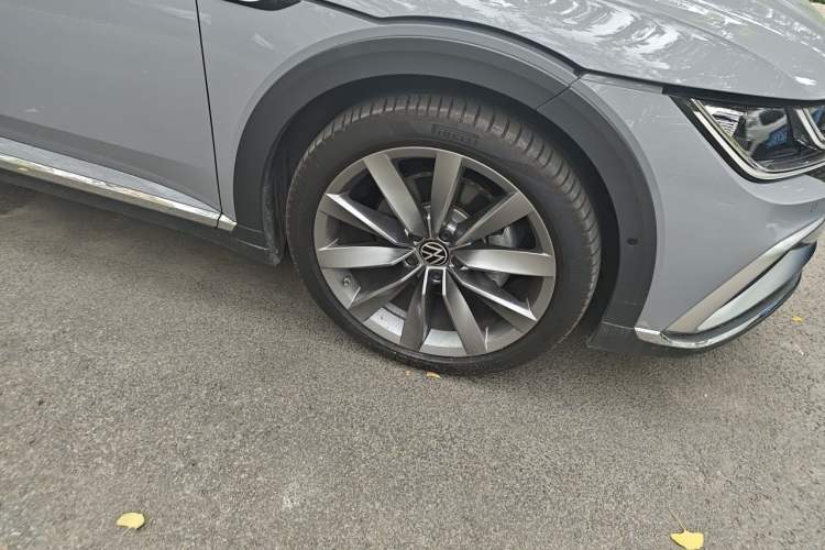 Used Volkswagen FAW-Volkswagen CC 2024 Estate Car 380TSI Hunter's Heart All-Encompassing Edition Right Front Wheel Hub