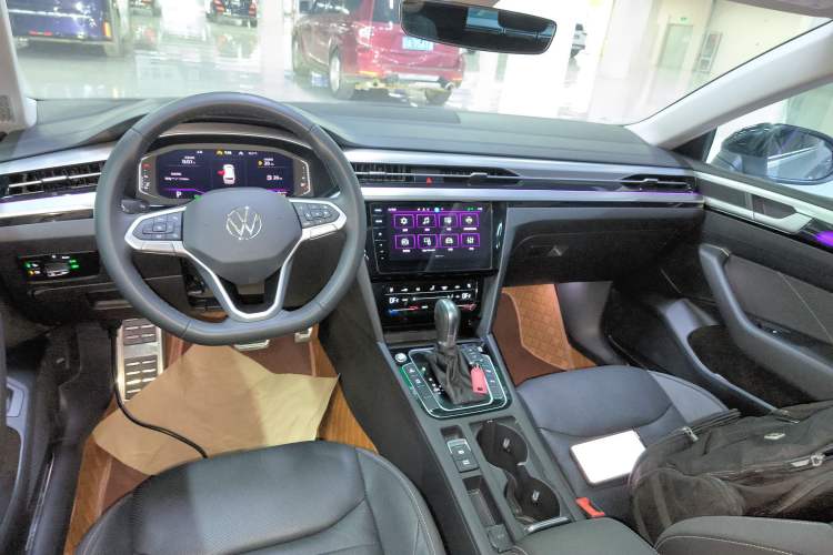 Used Volkswagen FAW-Volkswagen CC 2024 Estate Car 380TSI Hunter's Heart All-Encompassing Edition Audio And AC Panel