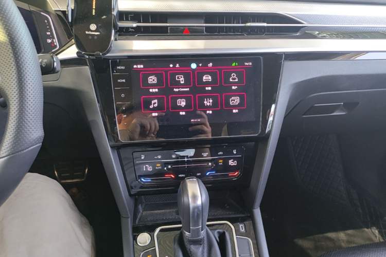 Used Volkswagen FAW-Volkswagen CC 2024 380TSI Striking Edition Audio And AC Panel