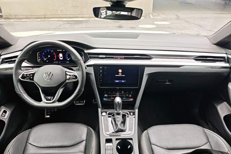 Used Volkswagen FAW-Volkswagen CC 2024 380TSI Striking Edition Center Console
