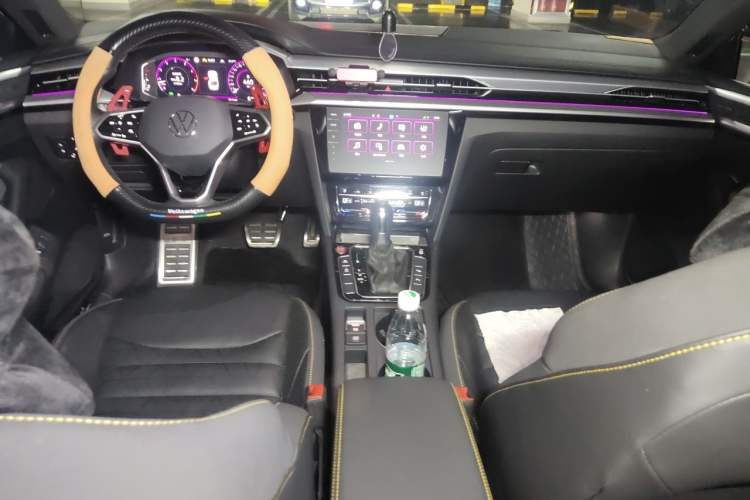 Used Volkswagen FAW-Volkswagen CC 2024 380TSI Striking Edition Center Console
