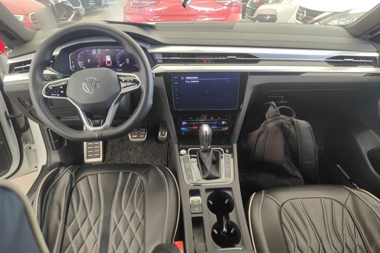 Used Volkswagen FAW-Volkswagen CC 2024 330TSI Ignite Edition Center Console