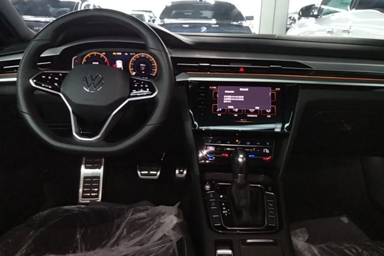 Used Volkswagen FAW-Volkswagen CC 2024 380TSI Striking Edition Center Console
