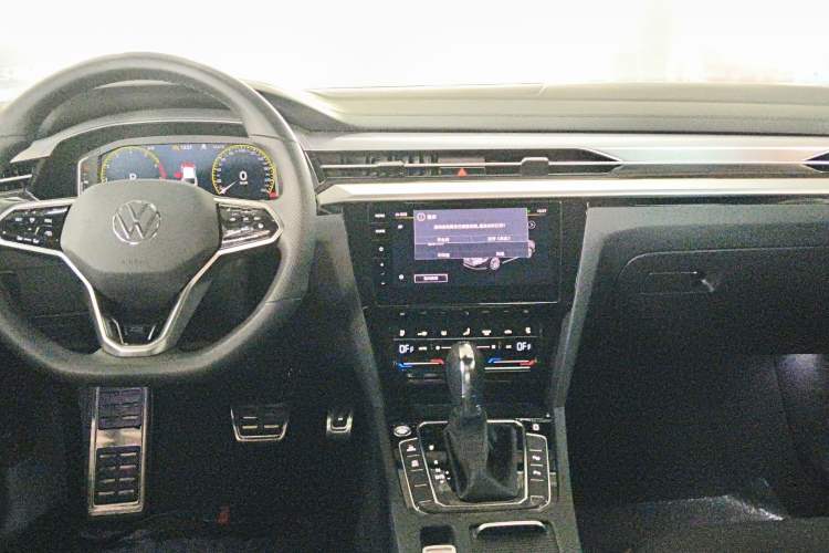 Used Volkswagen FAW-Volkswagen CC 2024 380TSI Striking Edition Center Console