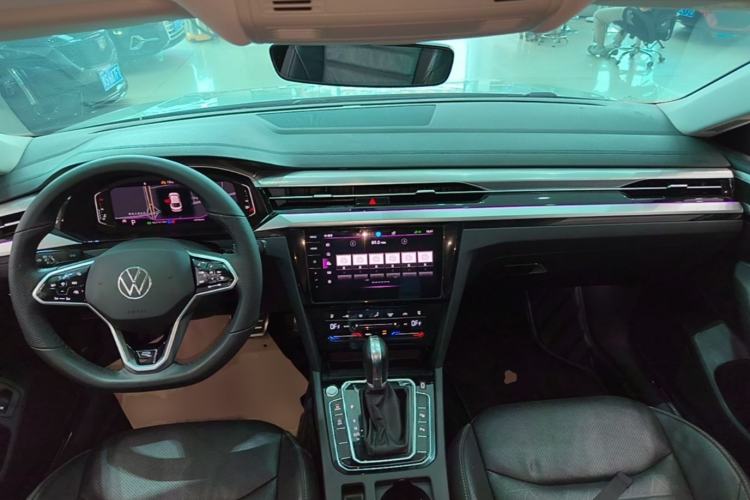 Used Volkswagen FAW-Volkswagen CC 2024 380TSI Striking Edition Center Console
