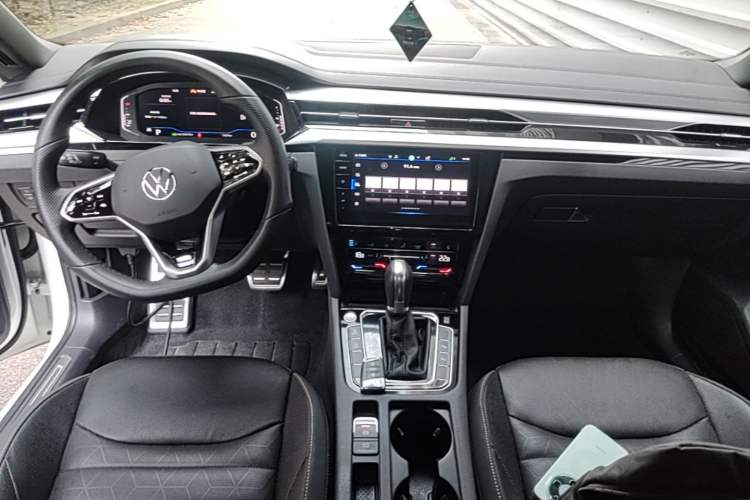 Used Volkswagen FAW-Volkswagen CC 2024 380TSI Striking Edition Center Console