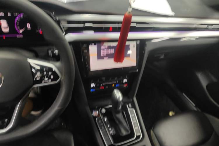 Used Volkswagen FAW-Volkswagen CC 2024 380TSI Striking Edition Center Console