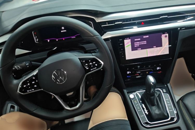 Used Volkswagen FAW-Volkswagen CC 2024 380TSI Striking Edition Center Console