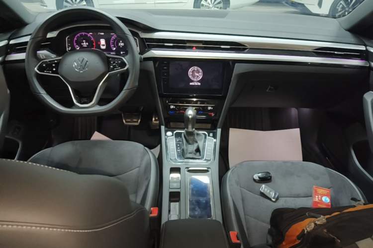 Used Volkswagen FAW-Volkswagen CC 2024 330TSI Ignite Edition Center Console