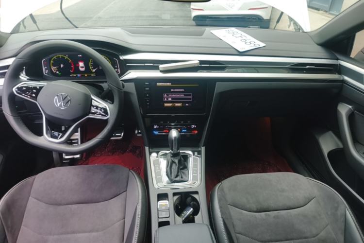 Used Volkswagen FAW-Volkswagen CC 2024 330TSI Ignite Edition Center Console