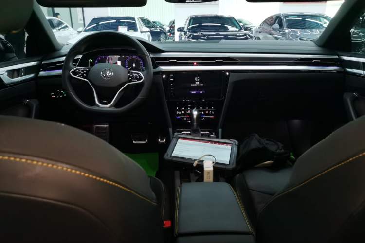 Used Volkswagen FAW-Volkswagen CC 2024 380TSI Striking All-Encompassing Edition Center Console