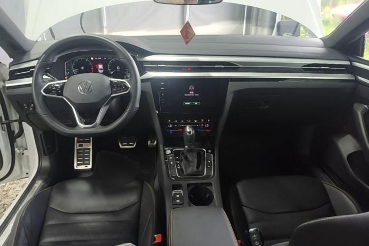 Used Volkswagen FAW-Volkswagen CC 2024 380TSI Striking Edition Center Console