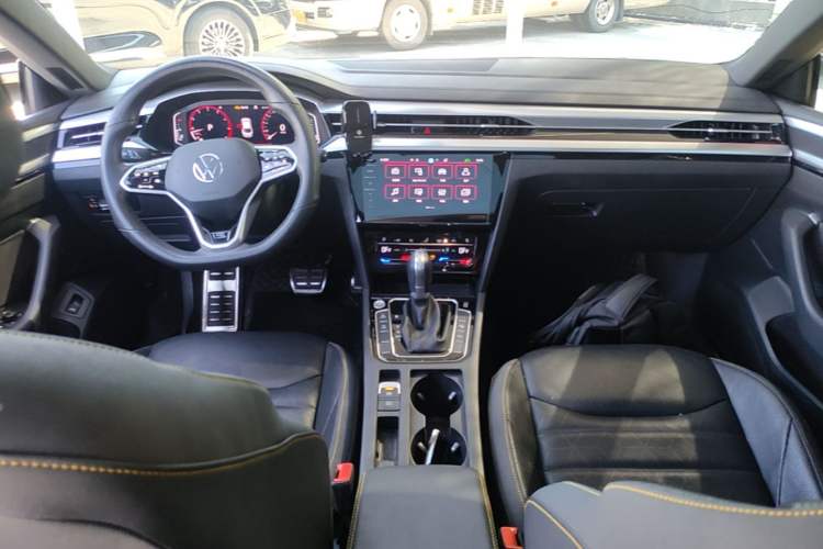 Used Volkswagen FAW-Volkswagen CC 2024 380TSI Striking Edition Center Console
