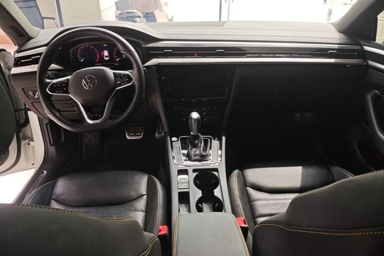 Used Volkswagen FAW-Volkswagen CC 2024 380TSI Striking All-Encompassing Edition Center Console