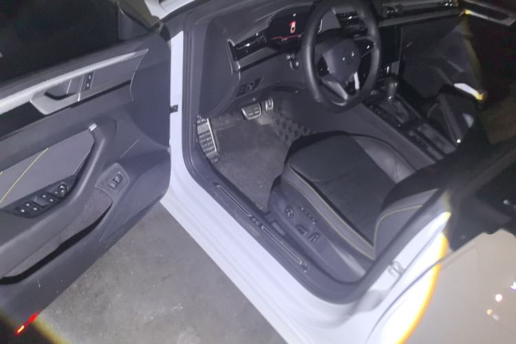 Used Volkswagen FAW-Volkswagen CC 2024 380TSI Striking Edition Driver Seat