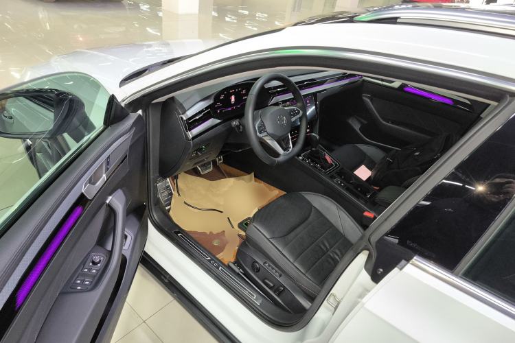 Used Volkswagen FAW-Volkswagen CC 2024 Estate Car 380TSI Hunter's Heart All-Encompassing Edition Driver Seat