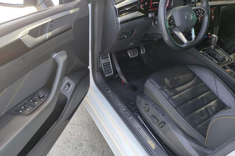 Used Volkswagen FAW-Volkswagen CC 2024 380TSI Striking Edition Driver Seat