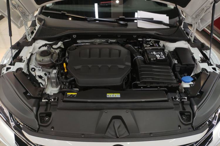 Used Volkswagen FAW-Volkswagen CC 2024 Estate Car 380TSI Hunter's Heart All-Encompassing Edition Engine Bay