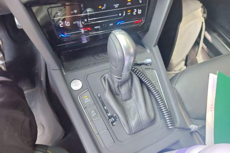Used Volkswagen FAW-Volkswagen CC 2024 380TSI Striking Edition Gear Lever