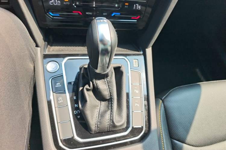 Used Volkswagen FAW-Volkswagen CC 2024 380TSI Striking Edition Gear Lever