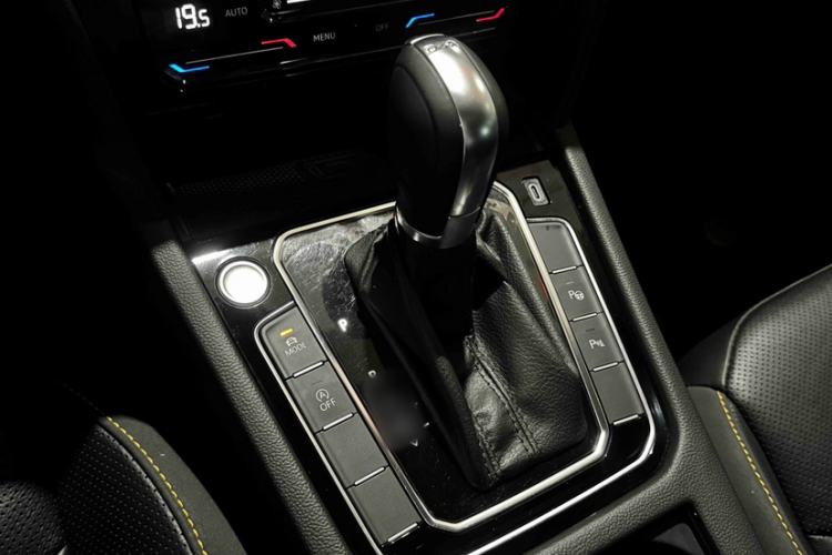 Used Volkswagen FAW-Volkswagen CC 2024 380TSI Striking Edition Gear Lever
