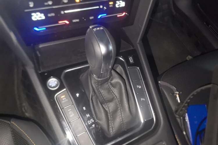 Used Volkswagen FAW-Volkswagen CC 2024 380TSI Striking Edition Gear Lever