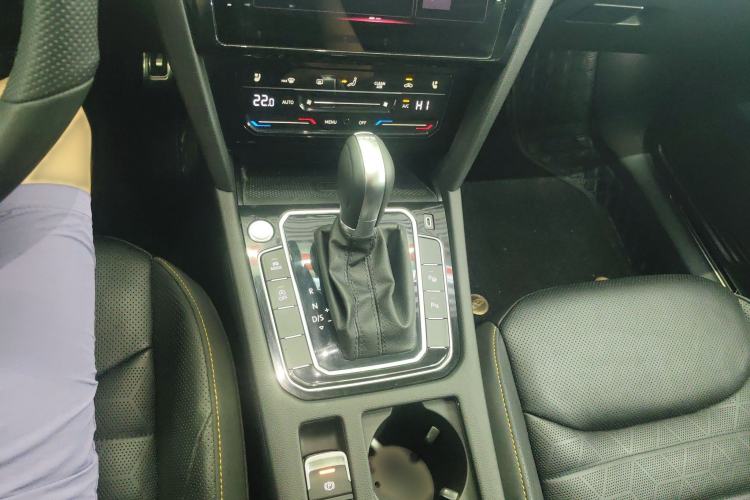 Used Volkswagen FAW-Volkswagen CC 2024 380TSI Striking Edition Gear Lever