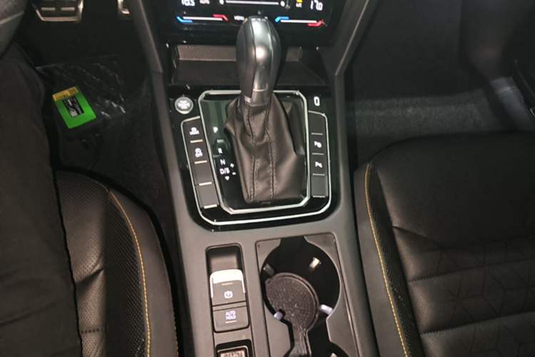 Used Volkswagen FAW-Volkswagen CC 2024 380TSI Striking Edition Gear Lever