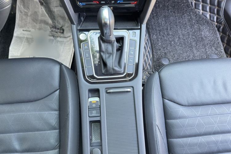 Used Volkswagen FAW-Volkswagen CC 2024 380TSI Striking Edition Gear Lever