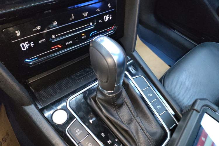 Used Volkswagen FAW-Volkswagen CC 2024 Estate Car 380TSI Hunter's Heart Edition Gear Lever
