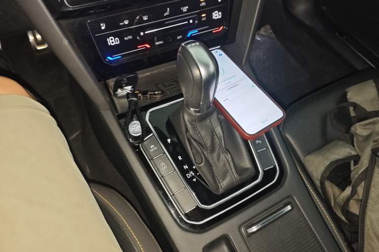 Used Volkswagen FAW-Volkswagen CC 2024 380TSI Striking Edition Gear Lever