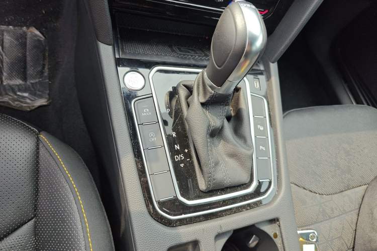 Used Volkswagen FAW-Volkswagen CC 2024 380TSI Striking Edition Gear Lever