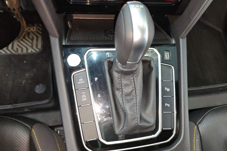 Used Volkswagen FAW-Volkswagen CC 2024 380TSI Striking Edition Gear Lever