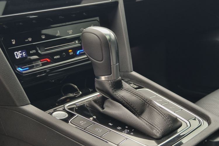 Used Volkswagen FAW-Volkswagen CC 2024 380TSI Striking Edition Gear Lever