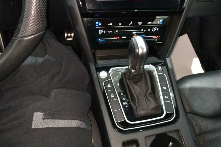 Used Volkswagen FAW-Volkswagen CC 2024 380TSI Striking Edition Gear Lever