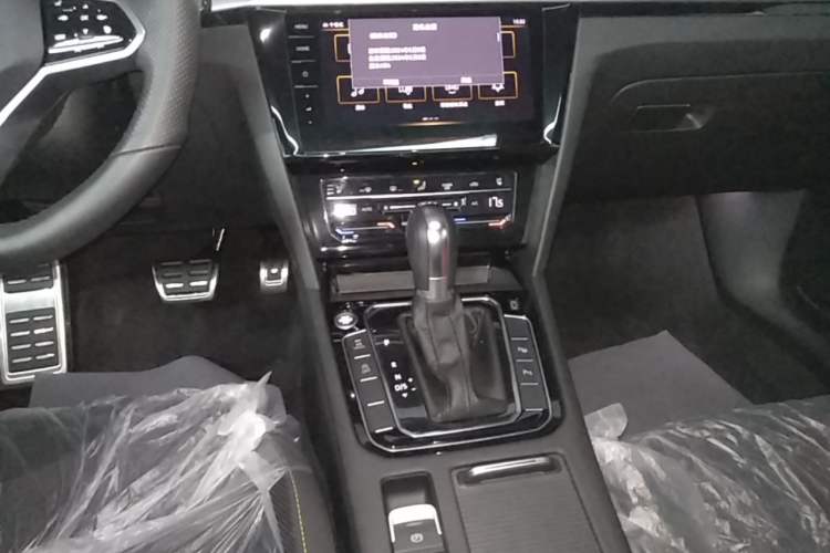 Used Volkswagen FAW-Volkswagen CC 2024 380TSI Striking Edition Gear Lever