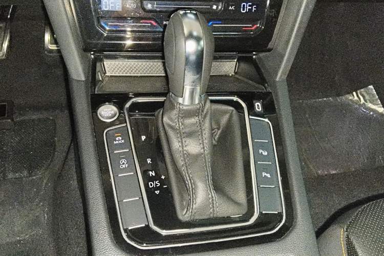 Used Volkswagen FAW-Volkswagen CC 2024 380TSI Striking Edition Gear Lever
