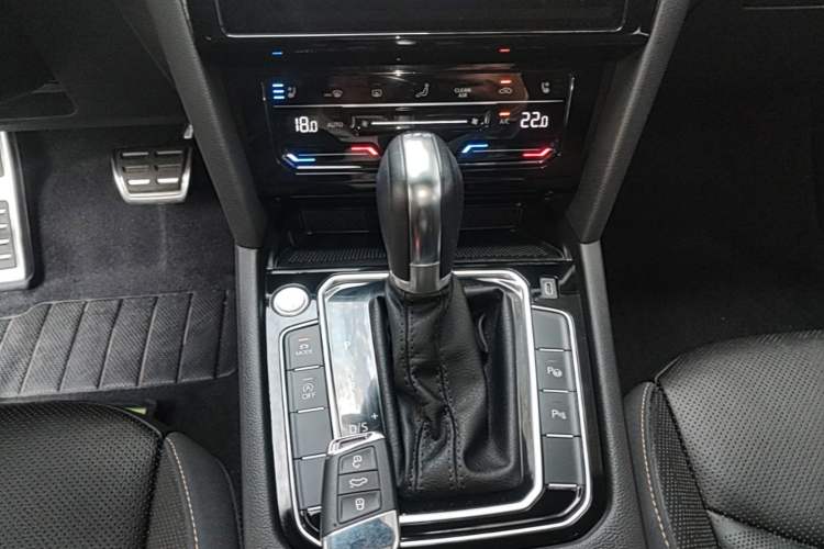 Used Volkswagen FAW-Volkswagen CC 2024 380TSI Striking Edition Gear Lever