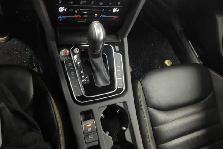 Used Volkswagen FAW-Volkswagen CC 2024 380TSI Striking Edition Gear Lever