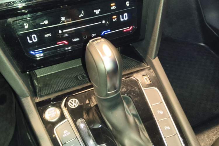 Used Volkswagen FAW-Volkswagen CC 2024 380TSI Striking Edition Gear Lever