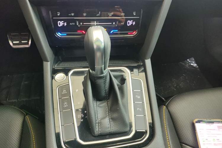 Used Volkswagen FAW-Volkswagen CC 2024 380TSI Striking Edition Gear Lever