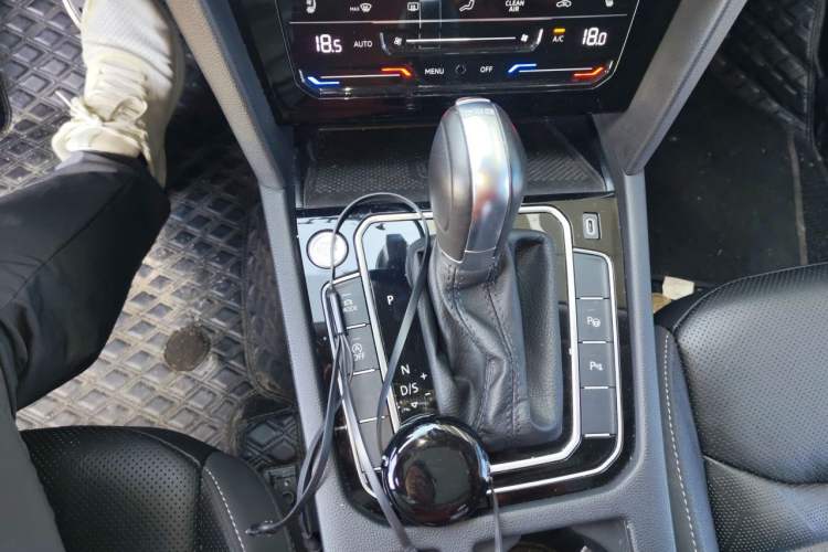 Used Volkswagen FAW-Volkswagen CC 2024 Estate Car 380TSI Hunter's Heart Edition Gear Lever
