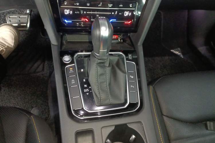 Used Volkswagen FAW-Volkswagen CC 2024 380TSI Striking Edition Gear Lever