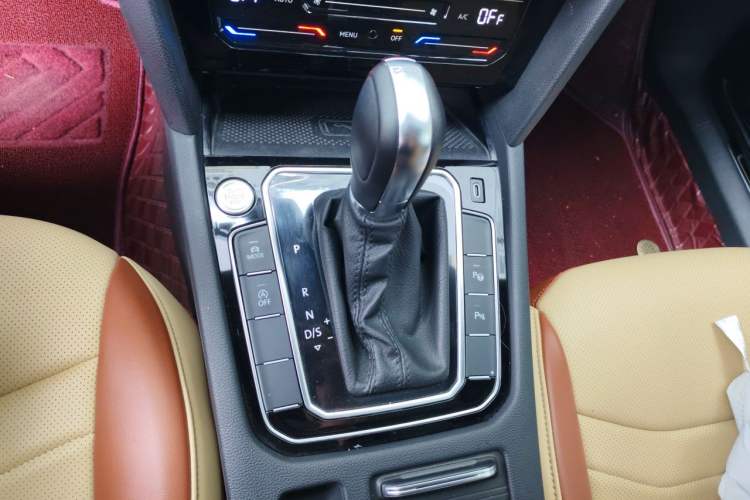 Used Volkswagen FAW-Volkswagen CC 2024 380TSI Striking Edition Gear Lever