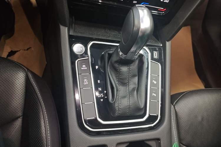 Used Volkswagen FAW-Volkswagen CC 2024 Estate Car 380TSI Hunter's Heart Edition Gear Lever